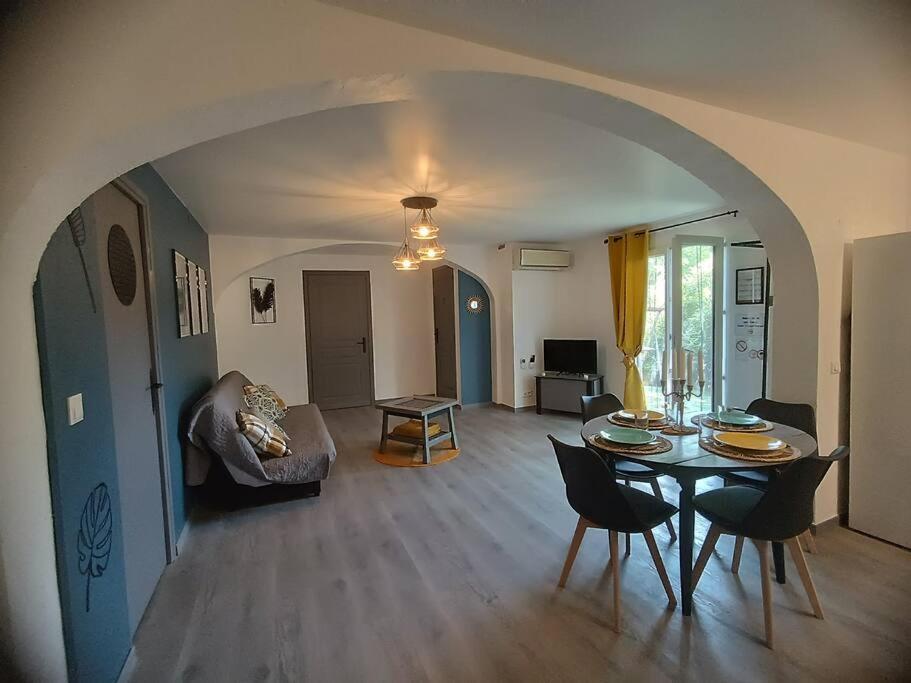 Appart Familial Avec Exterieur 65M2 Apartman Seillans Kültér fotó